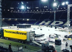 Trucking Service GmbH LKWs vor einem Stadion