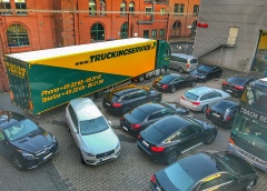 Trucking Service GmbH LKWs vor einem Stadion