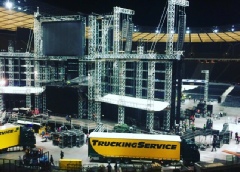 Trucking Service GmbH LKWs vor einem Stadion