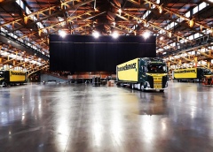 Trucking Service GmbH LKWs vor einem Stadion