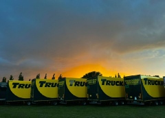 Trucking Service GmbH LKWs bei Sonnenuntergang